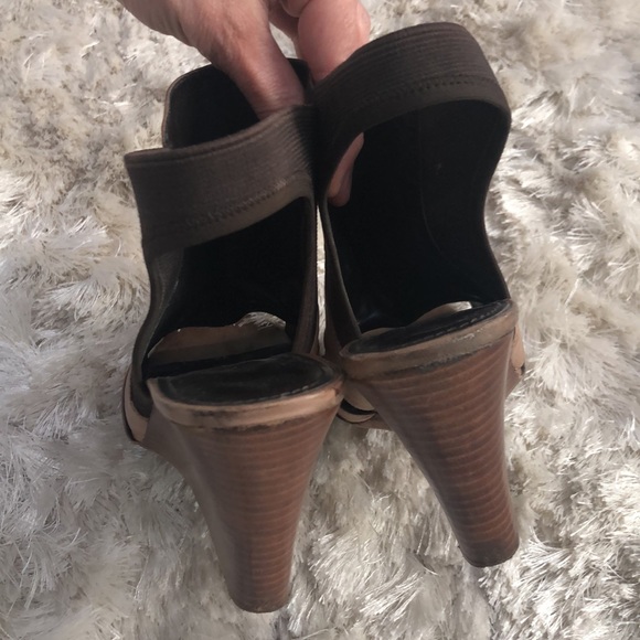 VINCE CAMUTO VADO Tan leather Wedge Sandal - Picture 5 of 15